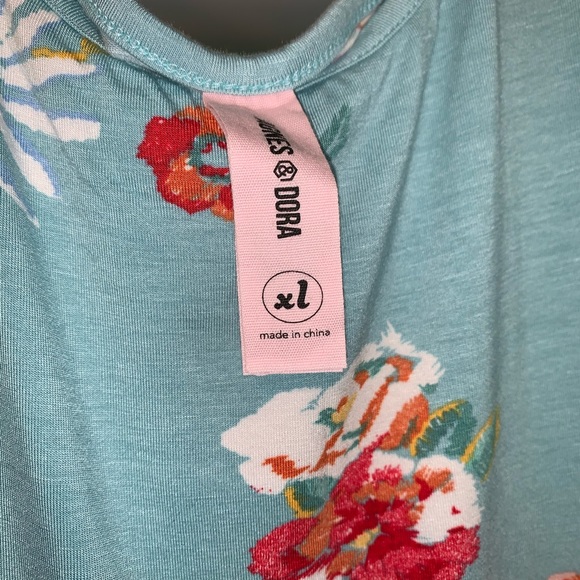 Agnes and Dora Bell Sleeve Dress - Picture 4 of 4